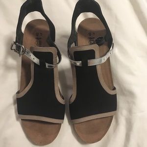 NEVER WORN! Naot sandals